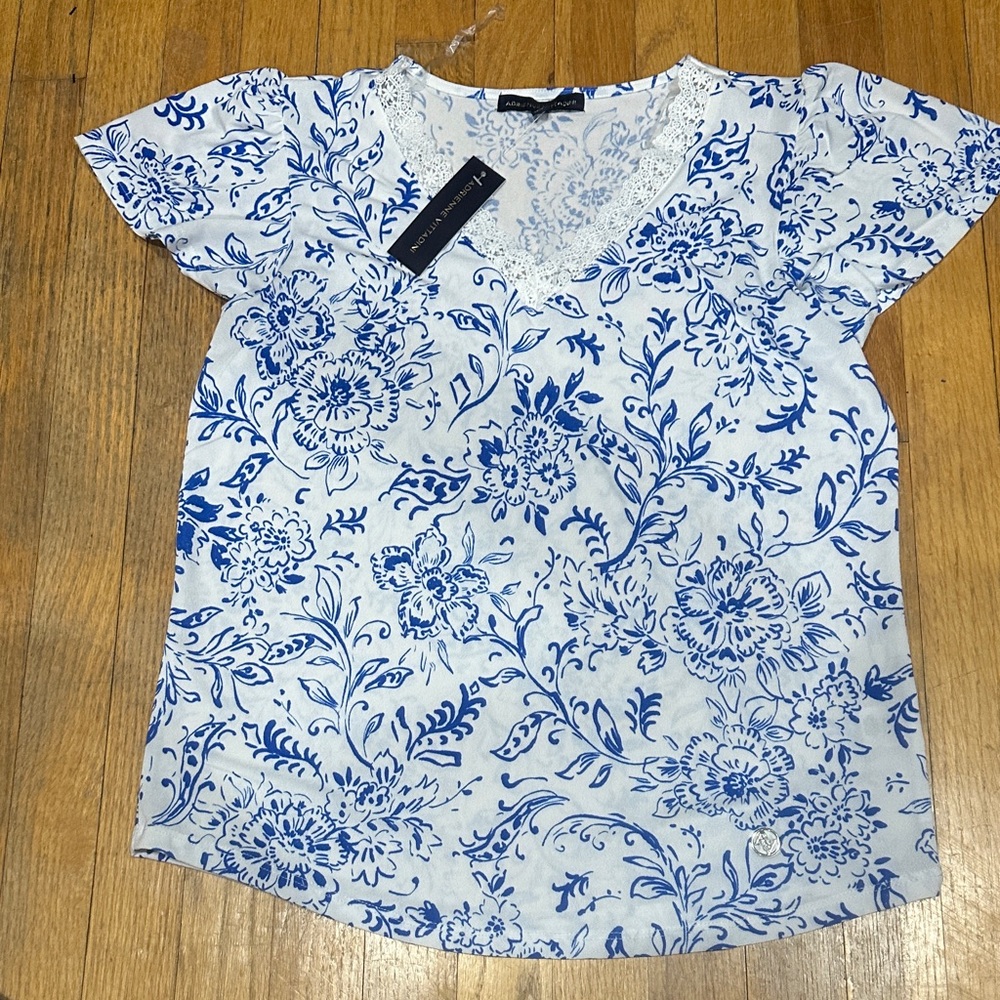Adrienne Vittadini Blue and White Floral Blouse